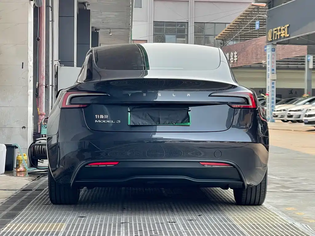 Tesla Model 3 2024