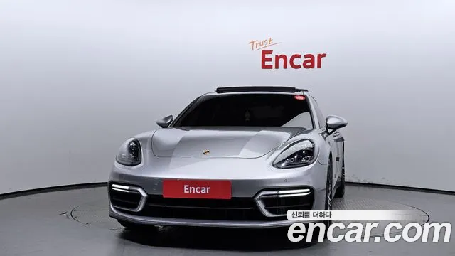 Porsche Panamera 2021