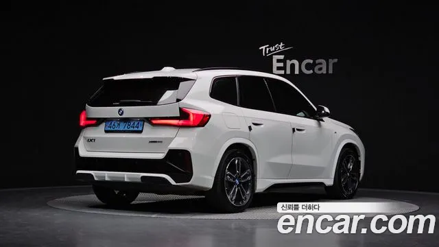 BMW iX1 2023