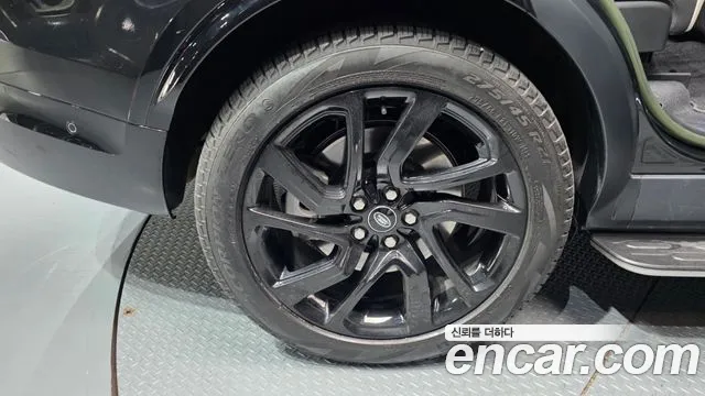 Land Rover Discovery 2023