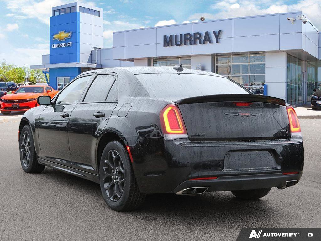 Chrysler 300 2023