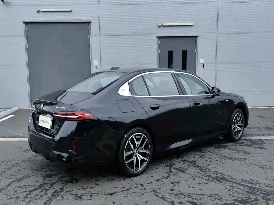 BMW i5 2025