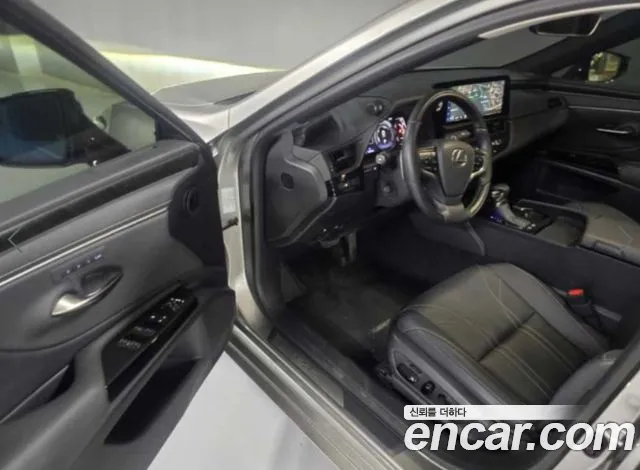 Lexus ES 2024
