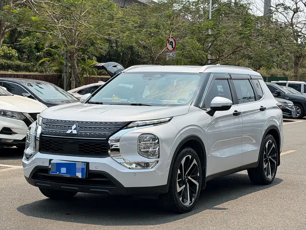 Mitsubishi Outlander 2023