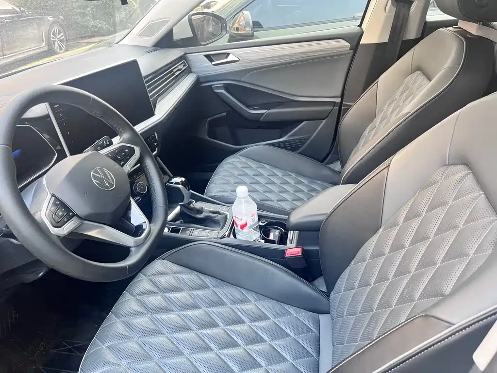 Volkswagen Jetta 2024