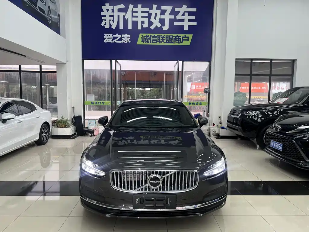 Volvo S90 2025
