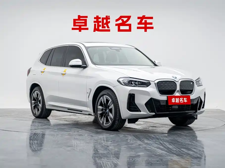 BMW iX3 2025