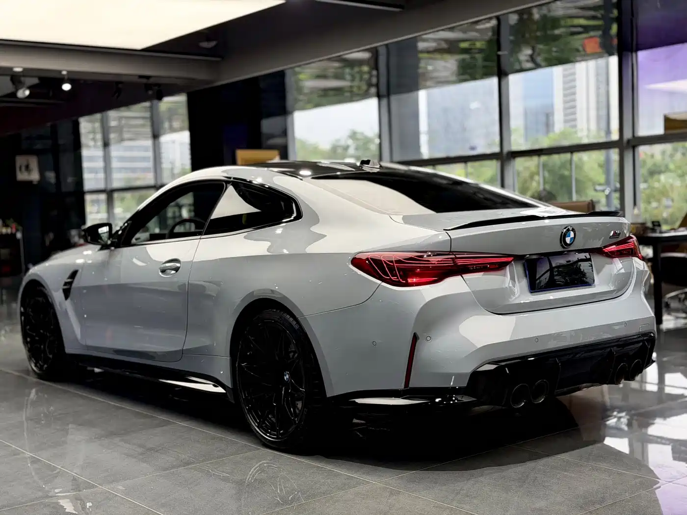 BMW M4 2025