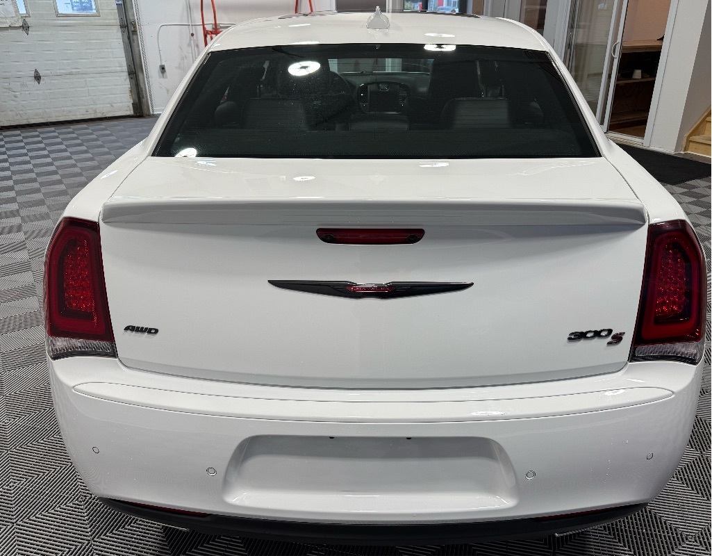 Chrysler 300 2023
