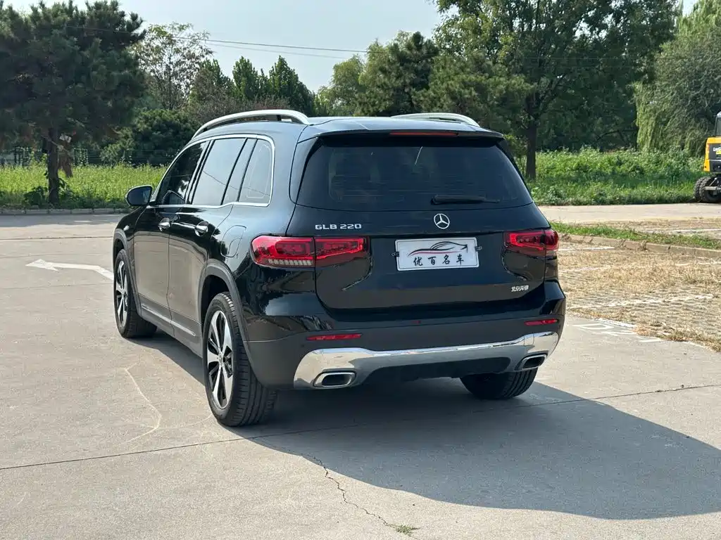 Mercedes-Benz GLB 2023