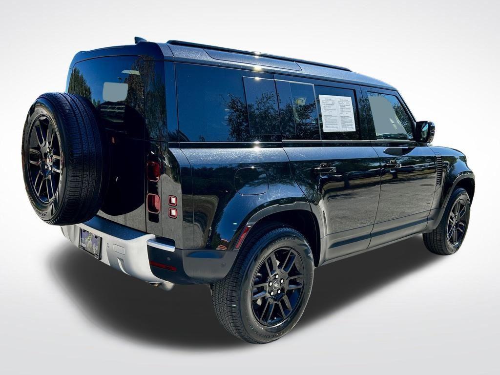 Land Rover Defender 2025