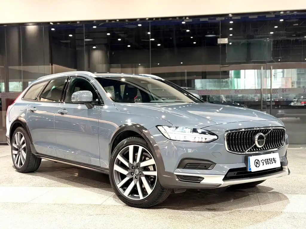 Volvo V90 2022