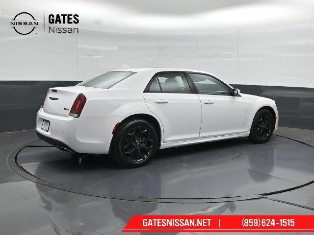 Chrysler 300 2022