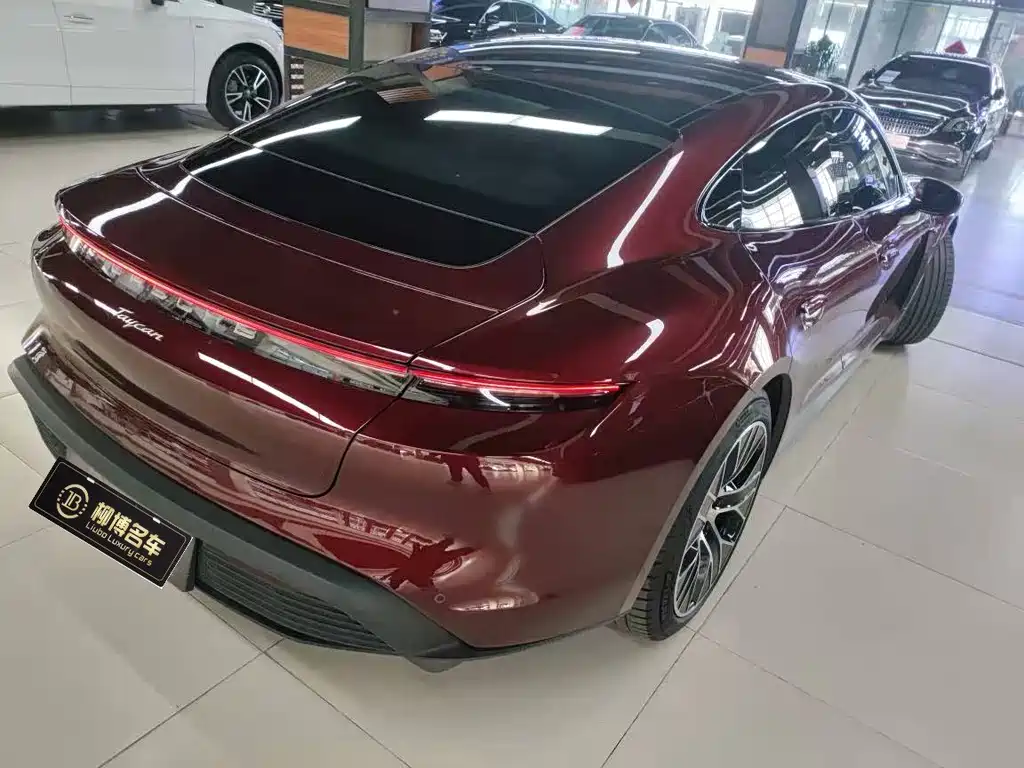 Porsche Taycan 2021