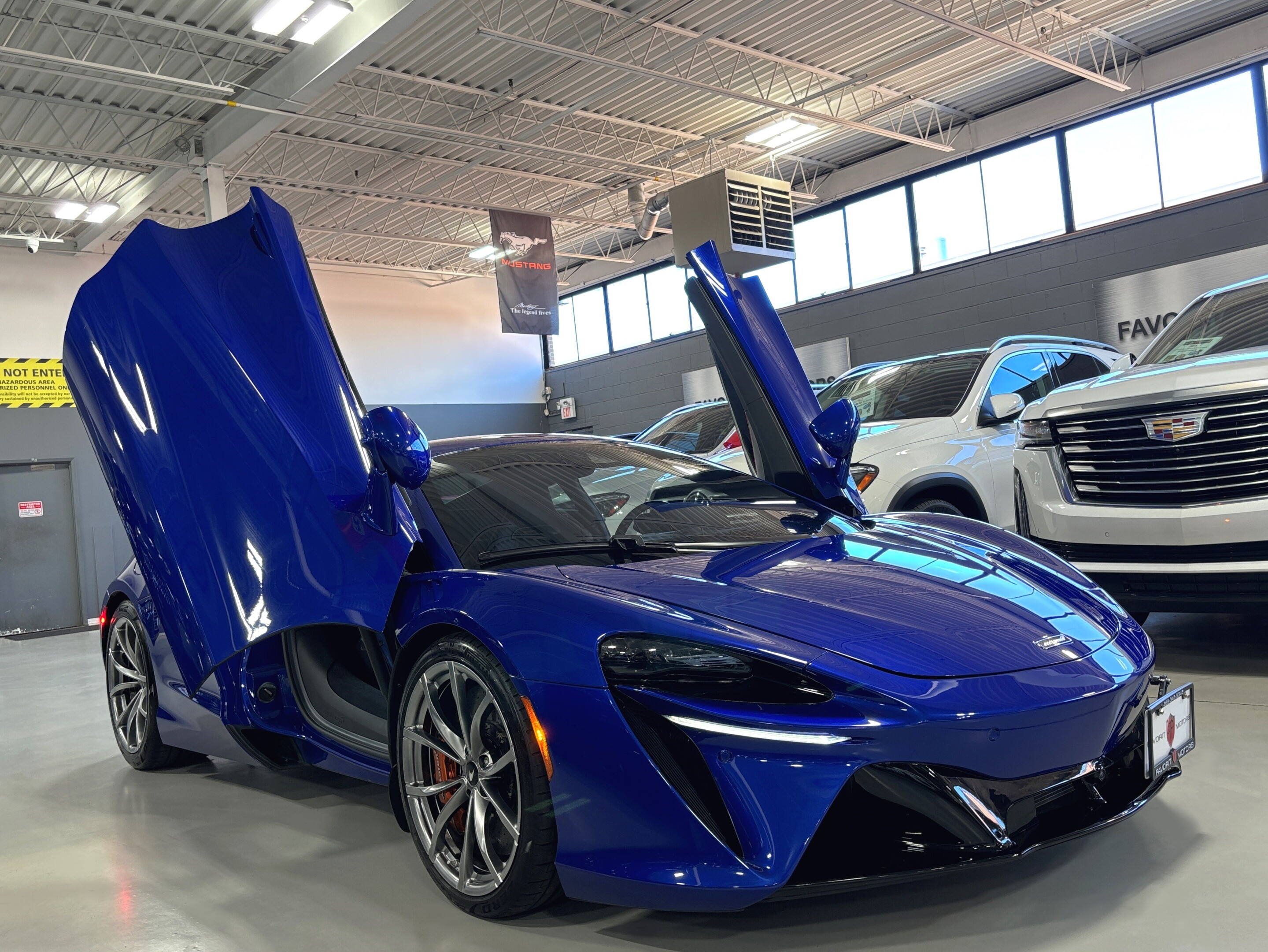 McLaren Artura 2023