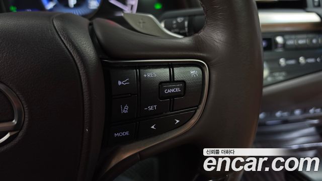 Lexus ES 2021