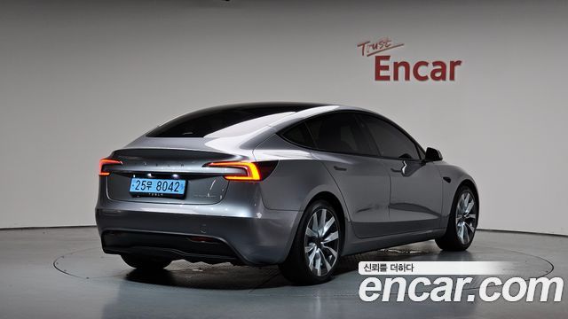 Tesla Model 3 2024