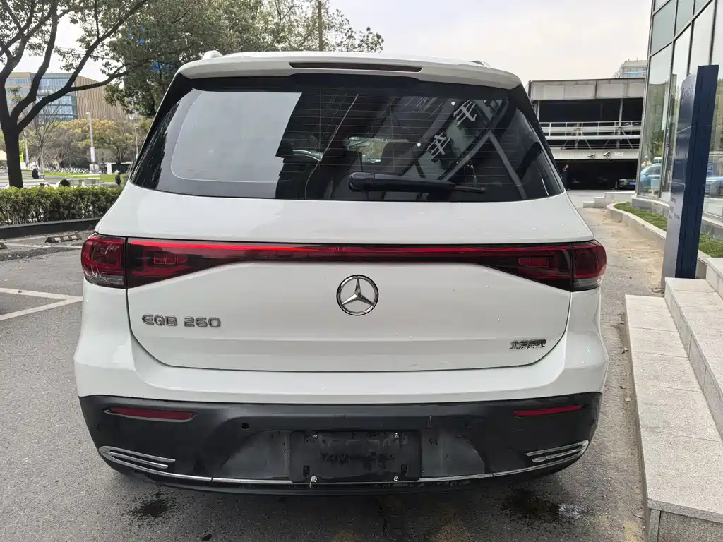 Mercedes-Benz EQB 2023