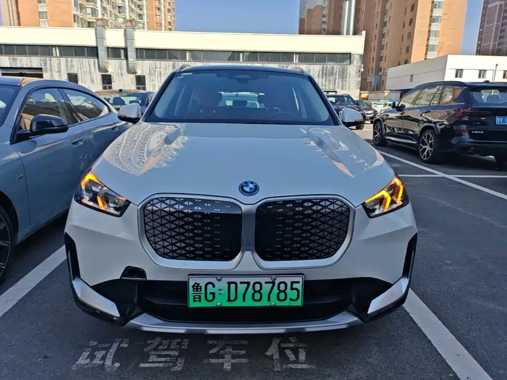 BMW iX1 2025