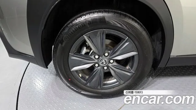 Lexus UX 2024
