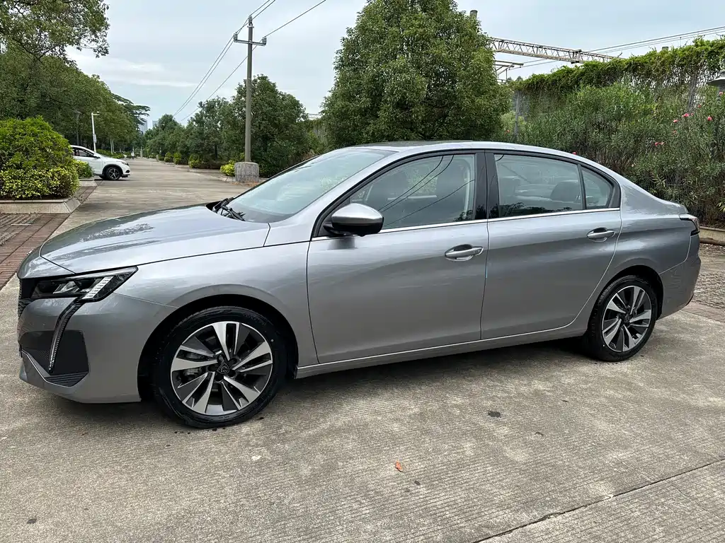Peugeot 408 2024
