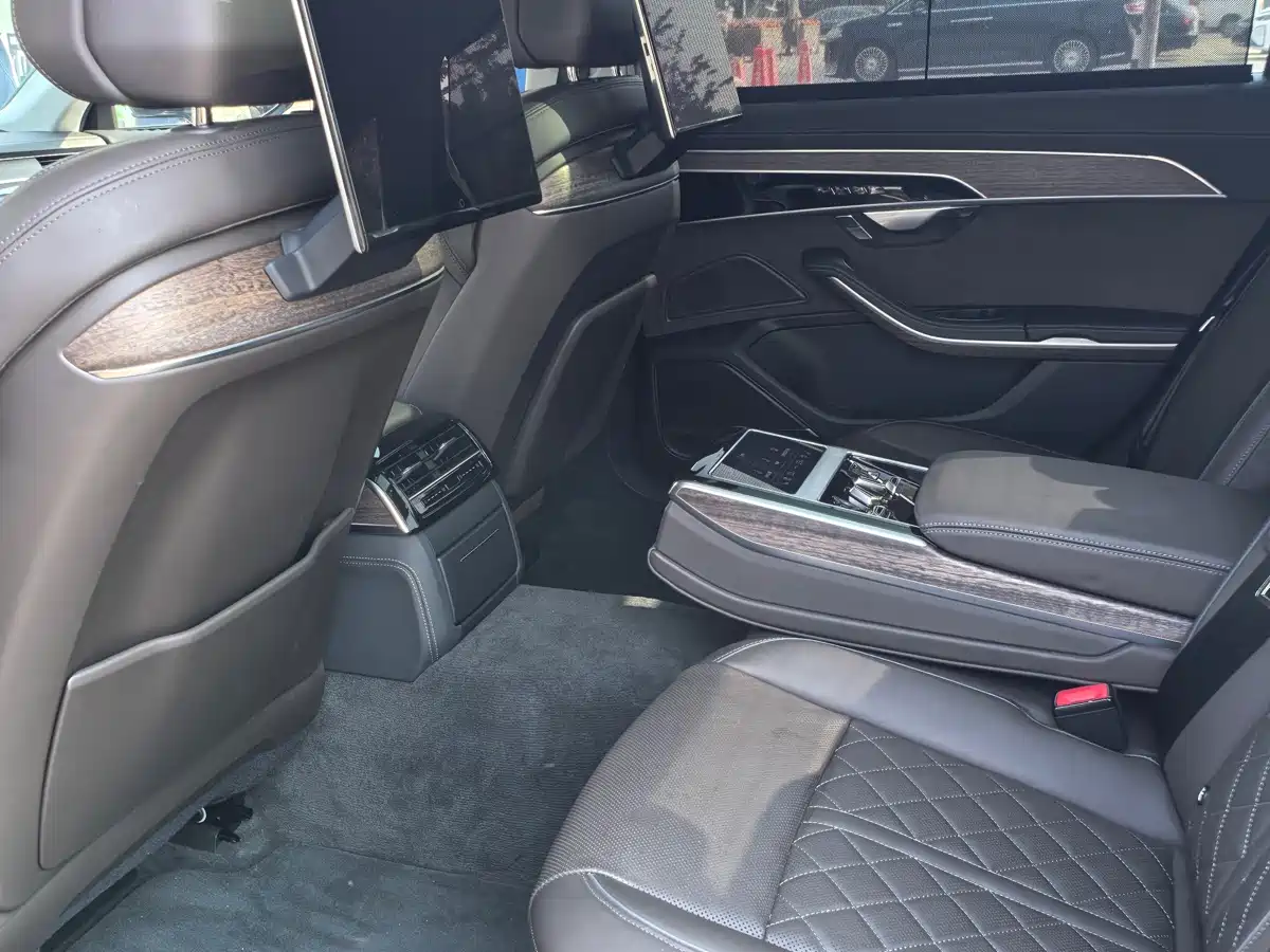 Audi A8 2023
