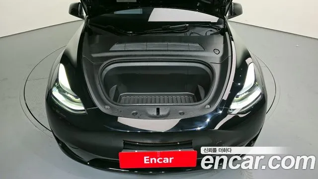 Tesla Model Y 2024