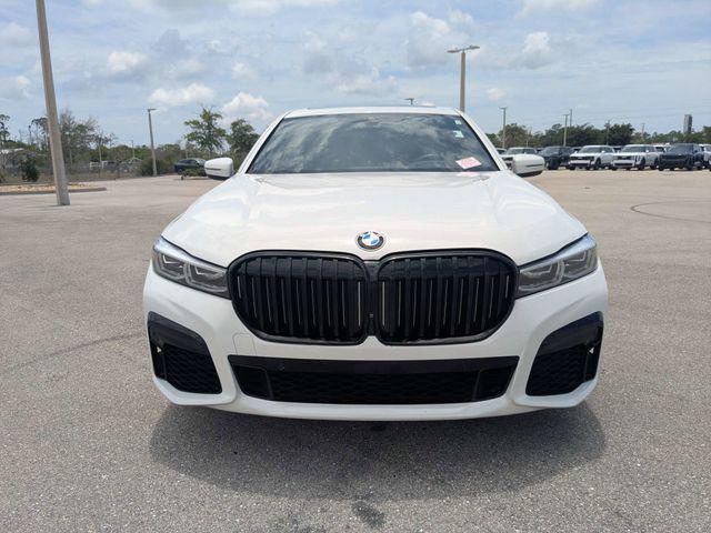 BMW 750 2022