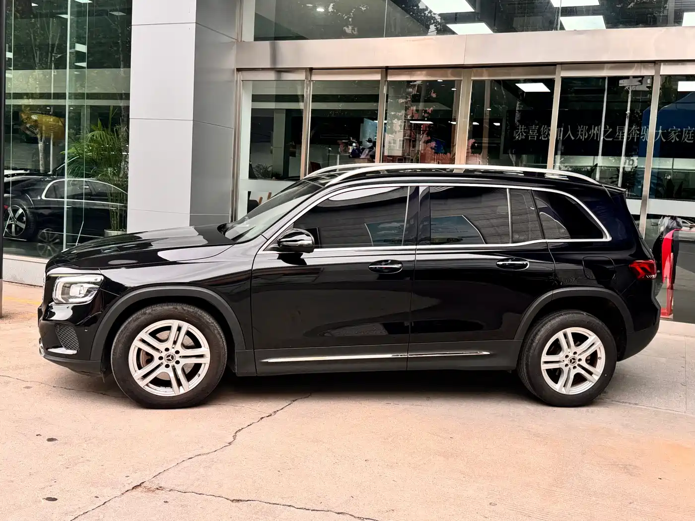 Mercedes-Benz GLB 2023