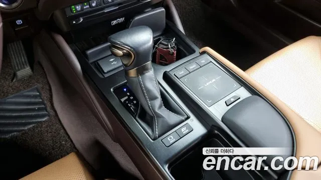 Lexus ES 2021