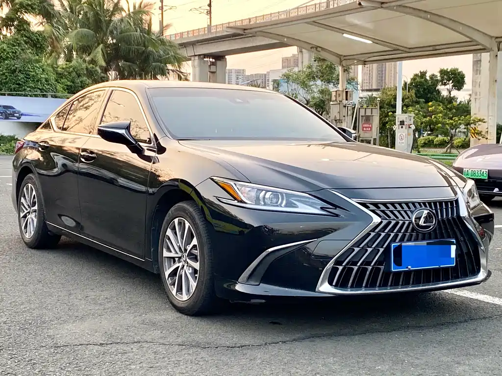 Lexus ES 2023