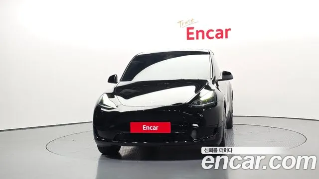 Tesla Model Y 2024