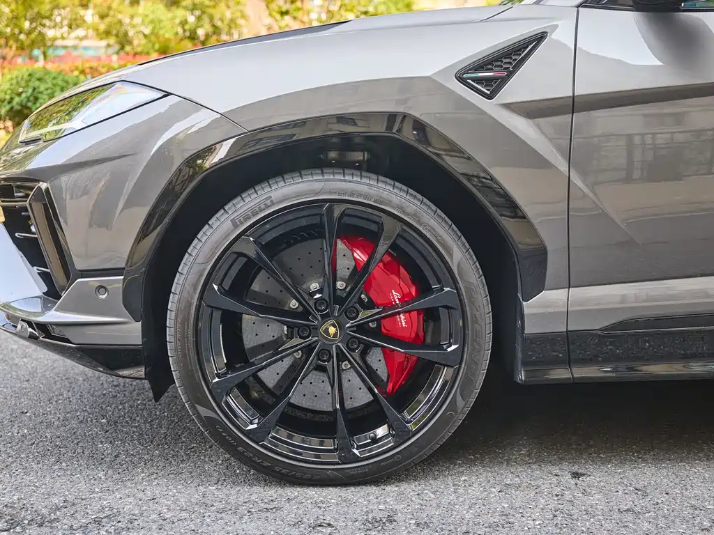 Lamborghini Urus 2024