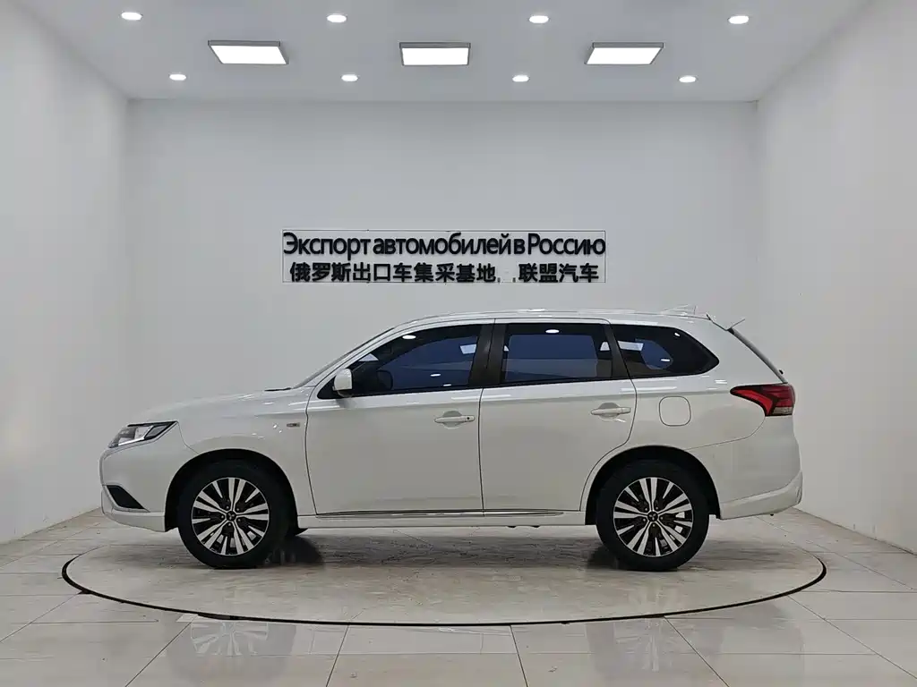Mitsubishi Outlander 2023