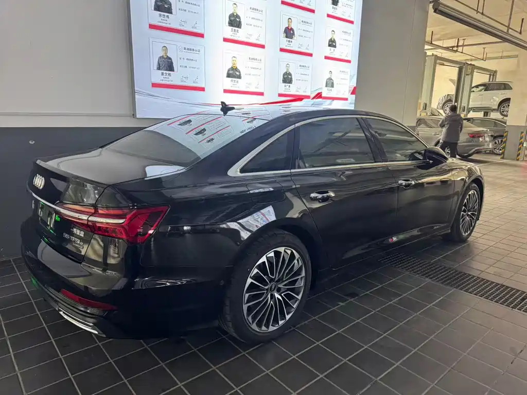 Audi e-tron 2023