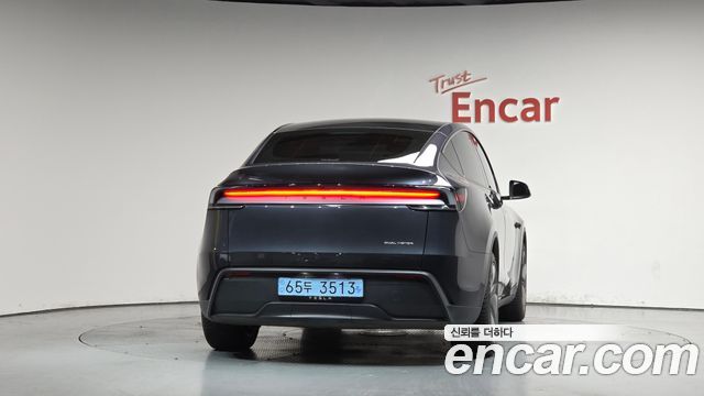 Tesla Model Y 2025
