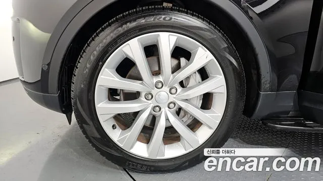 Land Rover Discovery 2022