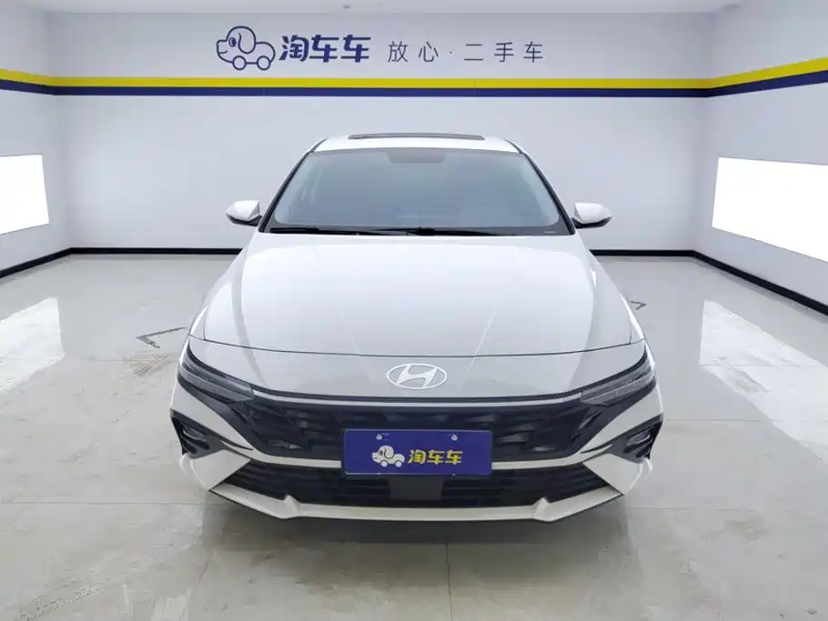 Hyundai Elantra 2025