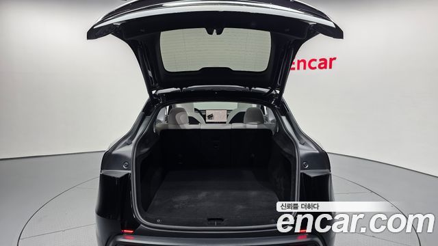 Tesla Model Y 2025