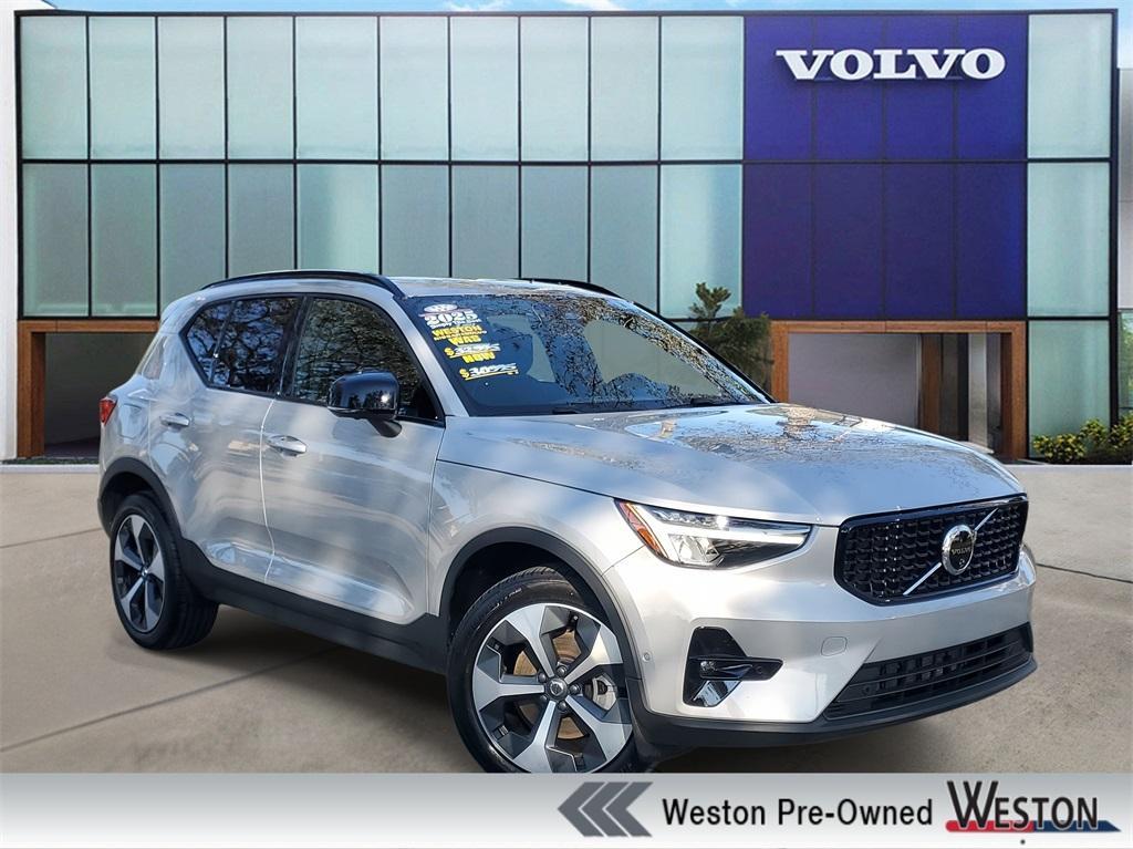 Volvo XC40 2025