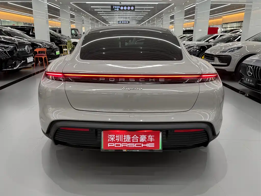 Porsche Taycan 2022