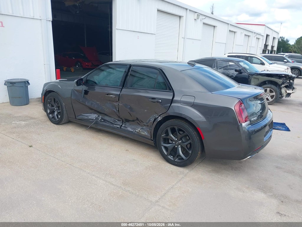 Chrysler 300 2023