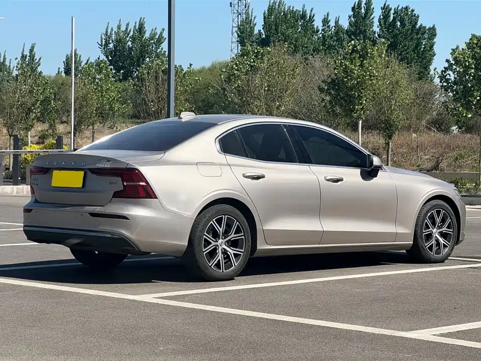 Volvo S60 2022