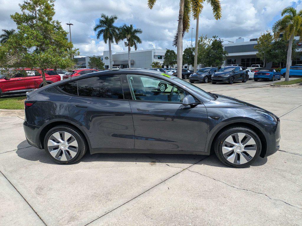 Tesla Model Y 2024