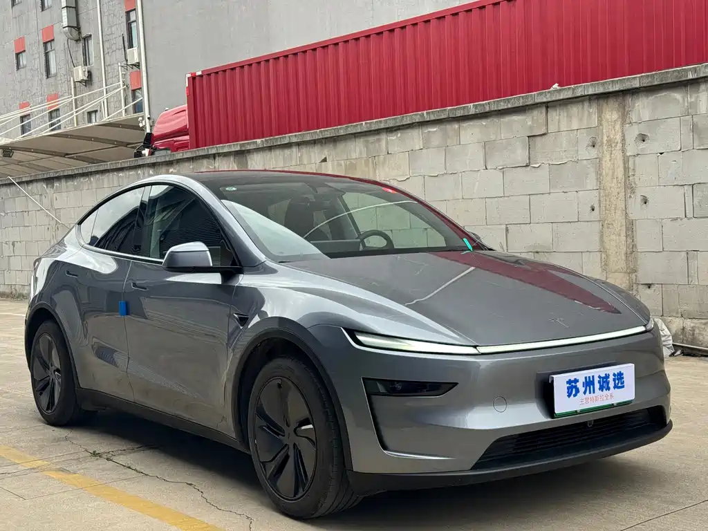 Tesla Model Y 2025