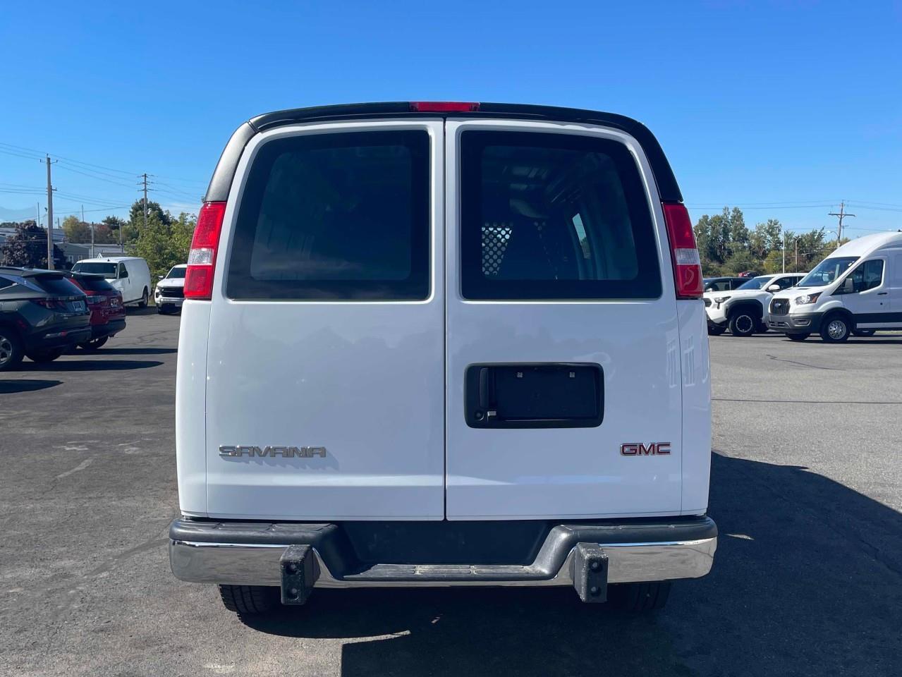 GMC Savana 2023