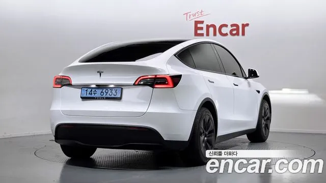 Tesla Model Y 2024