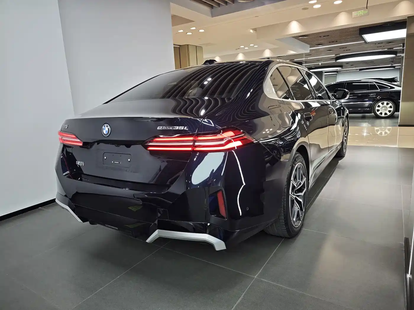 BMW i5 2024