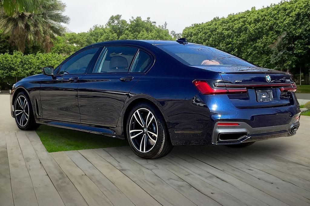 BMW 750 2022