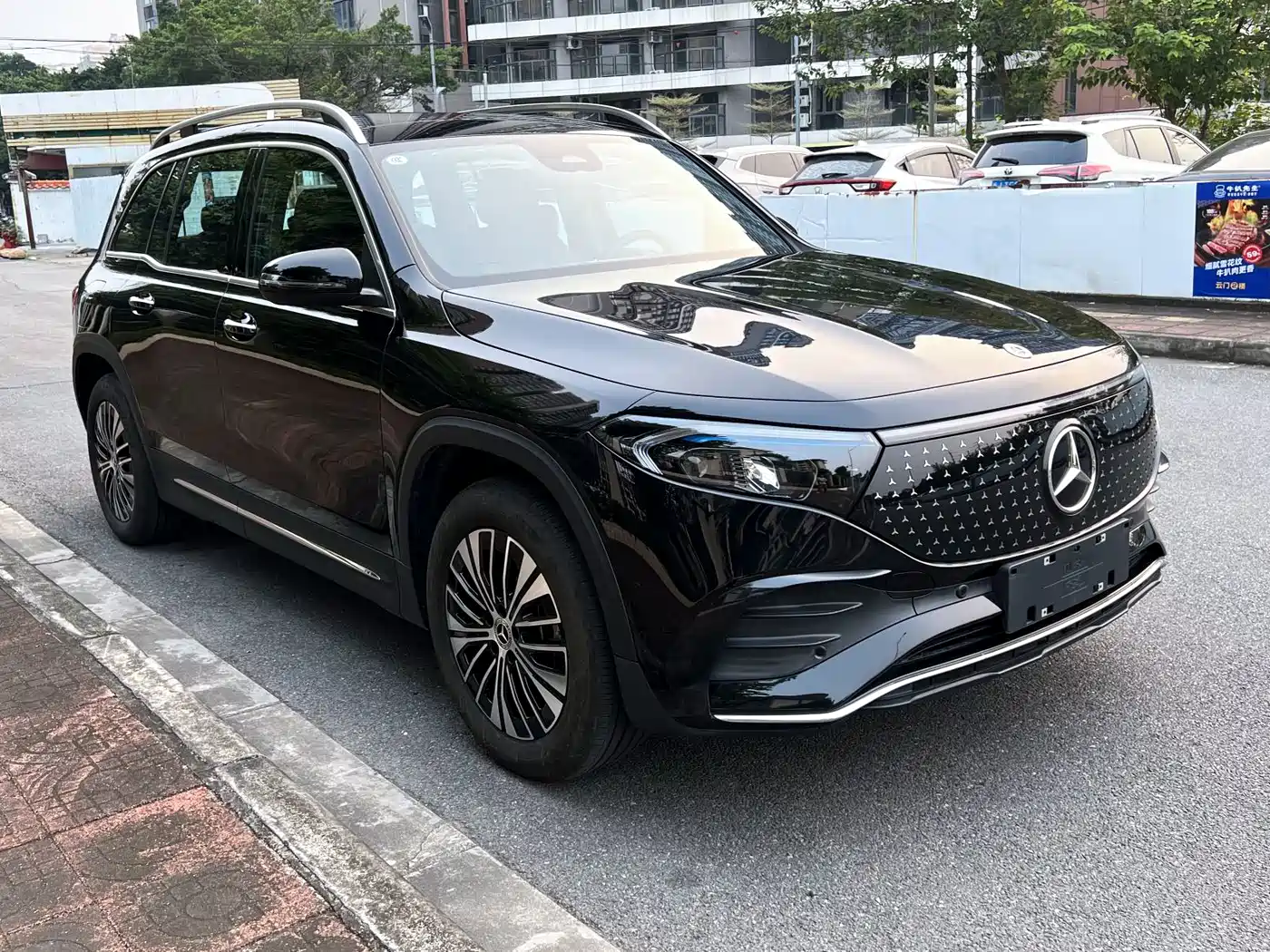 Mercedes-Benz EQB 2025